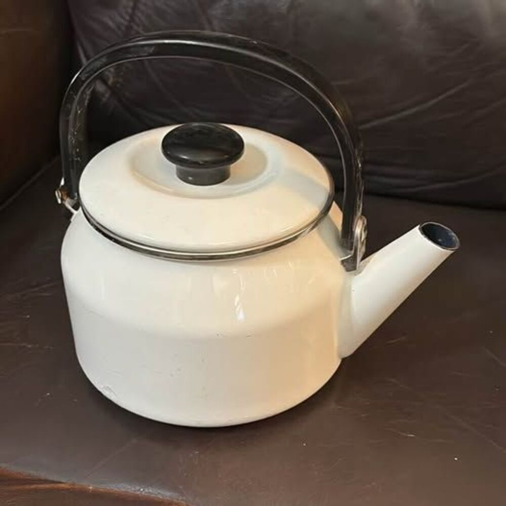 Siam Fuji Ware 2.0 qt Enamel Tea Kettle
